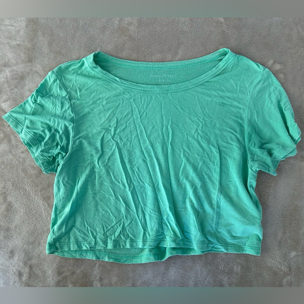 Green Shirt
American Eagle
Size Small
Small stain on top
Super comfy